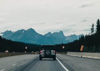 A picture of a new car driving on the freeway after choosing a vehicle protection plan from Veritas Global Protection.